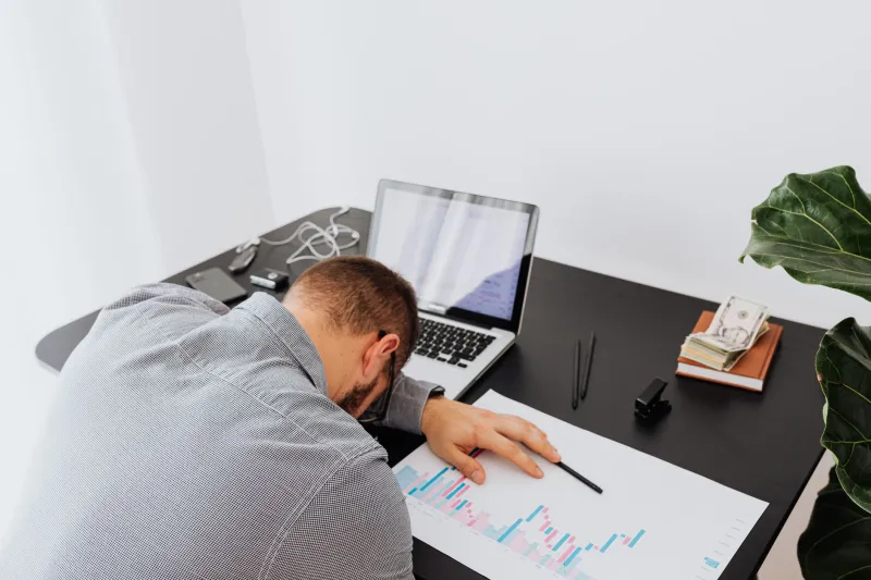 Green Lights, Empty Tanks: What Flawless Performance Data Is Hiding About Your Most Valuable Employees